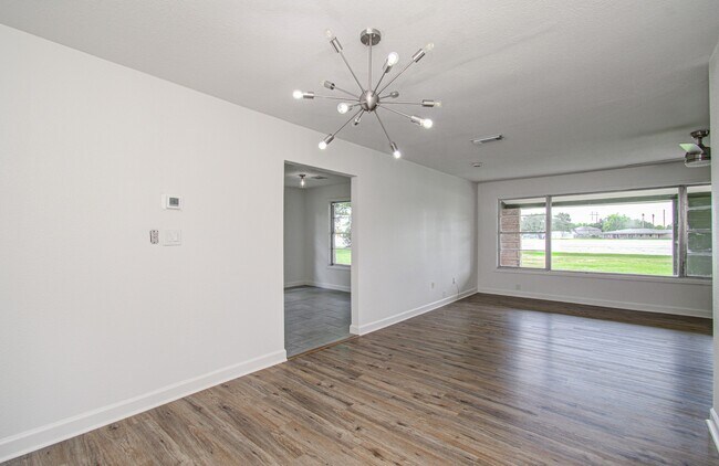 Building Photo - 709 S McCarty Ave