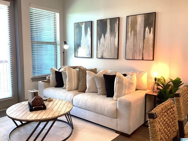 Building Photo - 3560 Grandview Pkwy