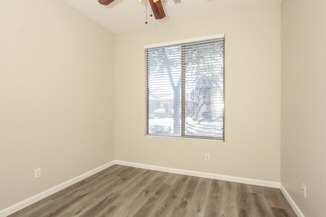 Building Photo - 9038 W Villa Maria Dr