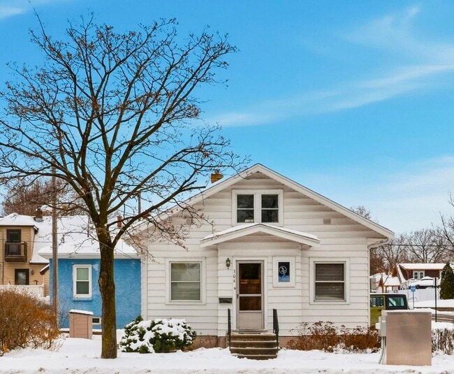 Building Photo - 304 Losey Blvd S