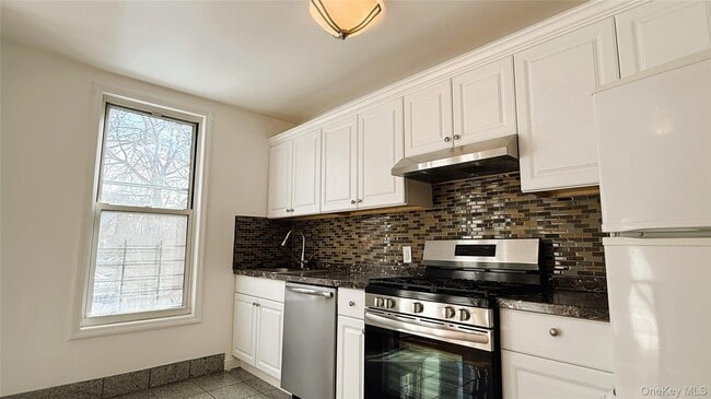 Building Photo - 50-21 Celtic Ave