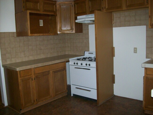 Building Photo - 1034 W 27th St