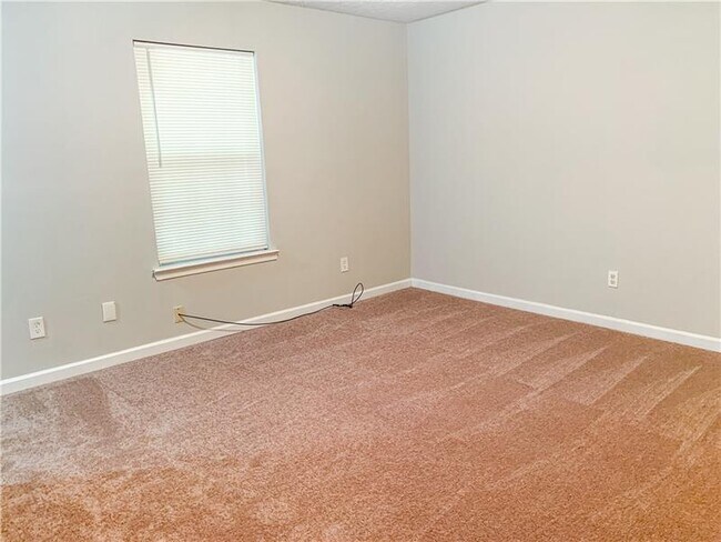 Building Photo - 700 Thomasville Blvd SE