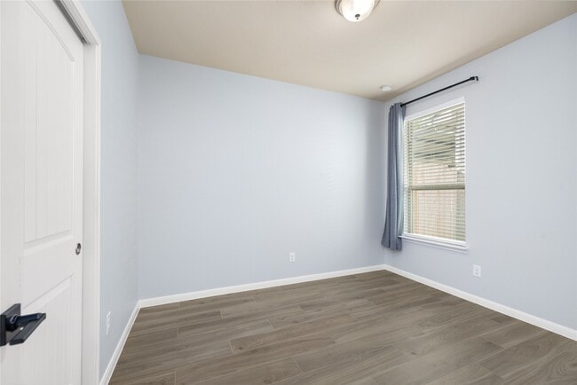 Building Photo - 9420 Savannah Holly Dr