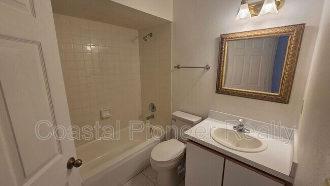 Building Photo - 1731 Wakefield Dr