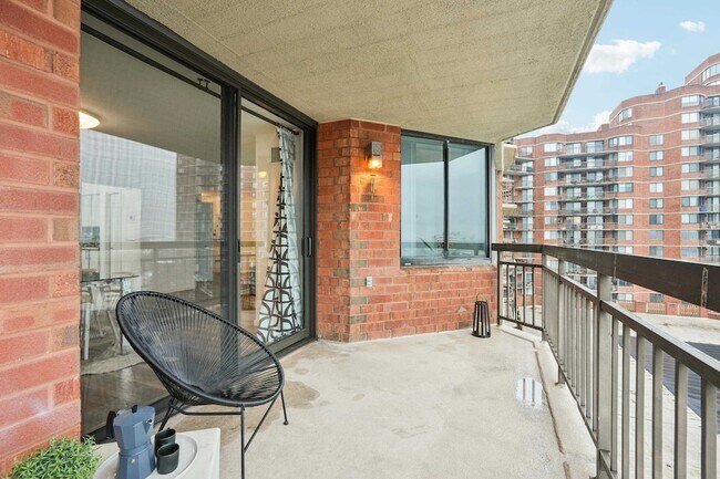 Building Photo - 530 Harmon Cove Tower