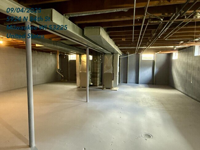 Building Photo - 5922 N 84th St