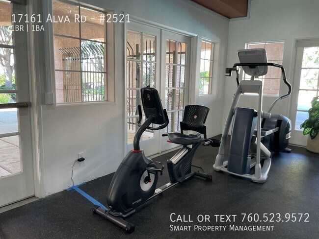 Building Photo - Gorgeous 1 bedroom upper level condo with ...