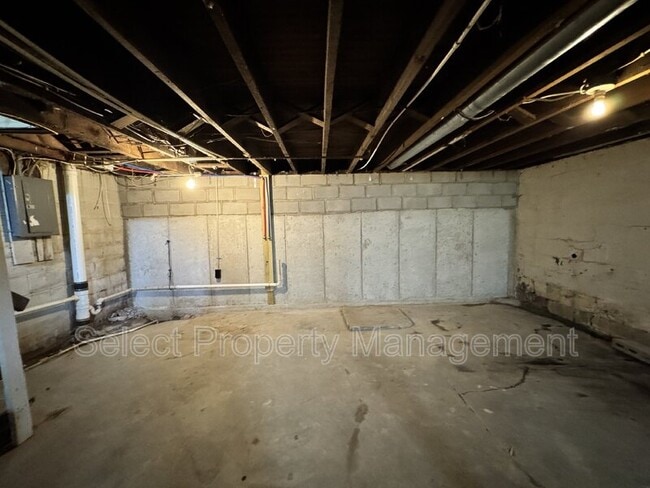 Building Photo - 454 Kinnaird Ave