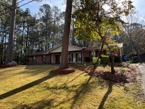 Building Photo - South Fulton 3 Bed 2 Bath Ranch Home!