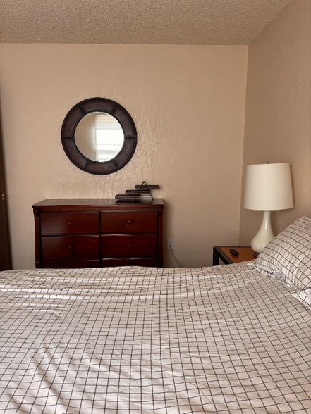 Building Photo - 1702 S 6th Ave