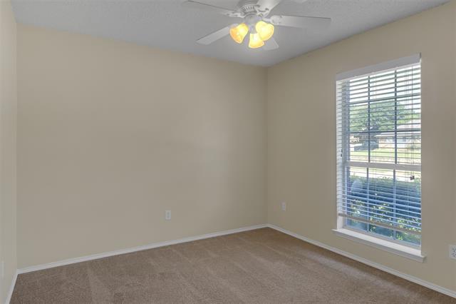 Building Photo - 3807 Woodside Dr