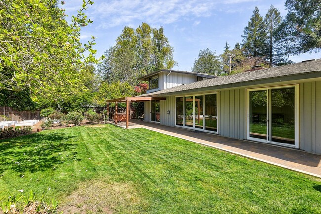 Building Photo - Beautiful Felton Garbles Neighborhood