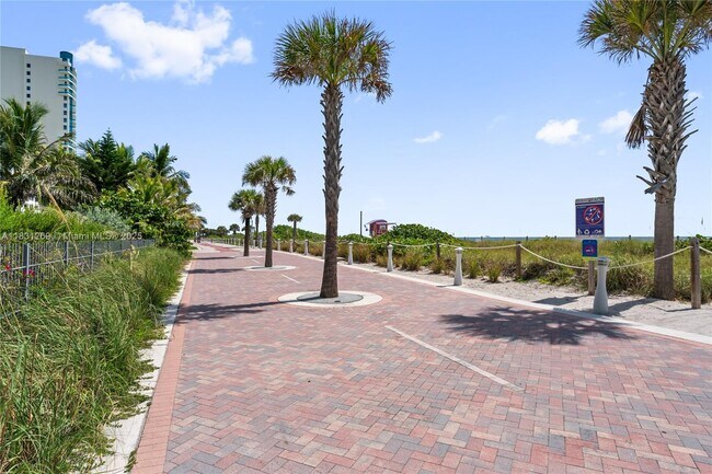 Building Photo - 4925 Collins Ave