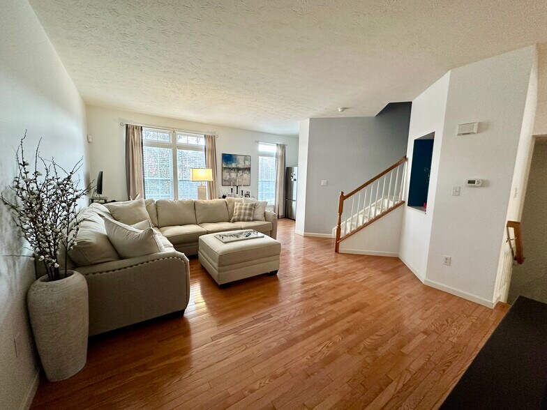 Building Photo - 4019 Village Run Rd