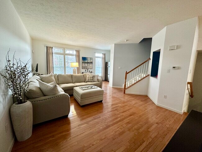 Building Photo - 4019 Village Run Rd