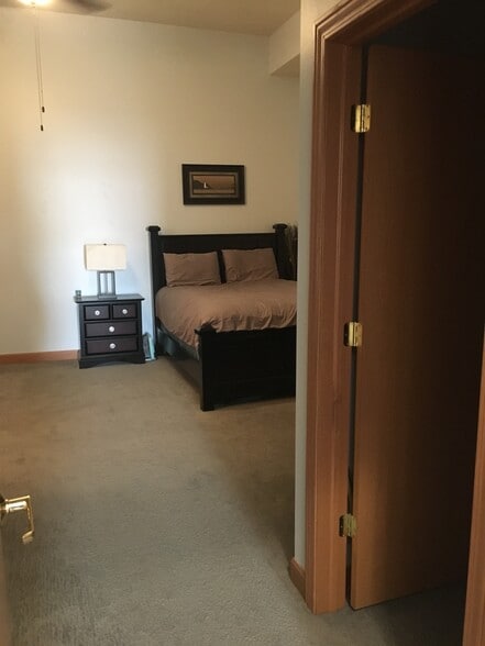 Building Photo - 121 S Main St