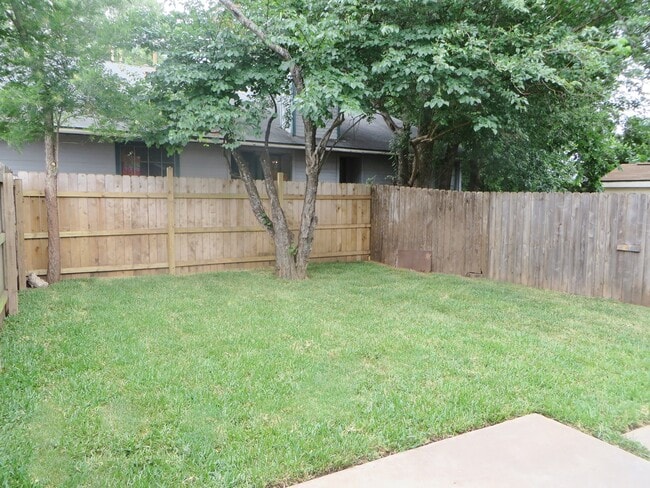 Building Photo - 705