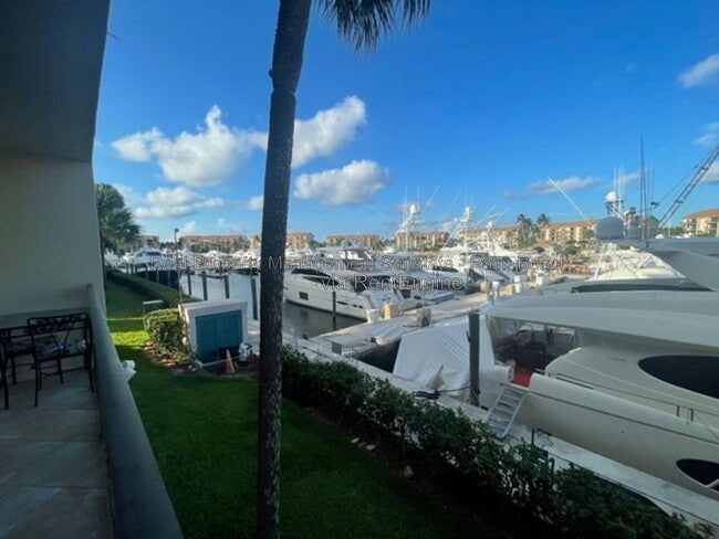 Building Photo - 2301 Marina Isle Way