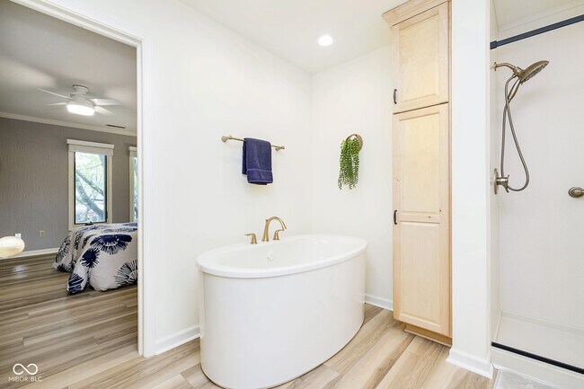 Building Photo - 592 E Vermont St