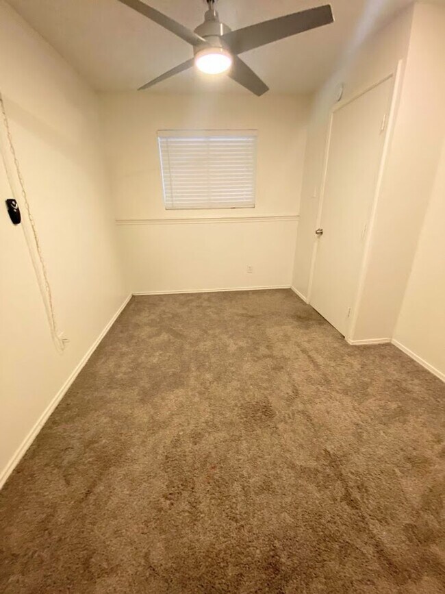 Building Photo - WATERFORD WEST CAMPUS - 4 BEDROOM - $2800