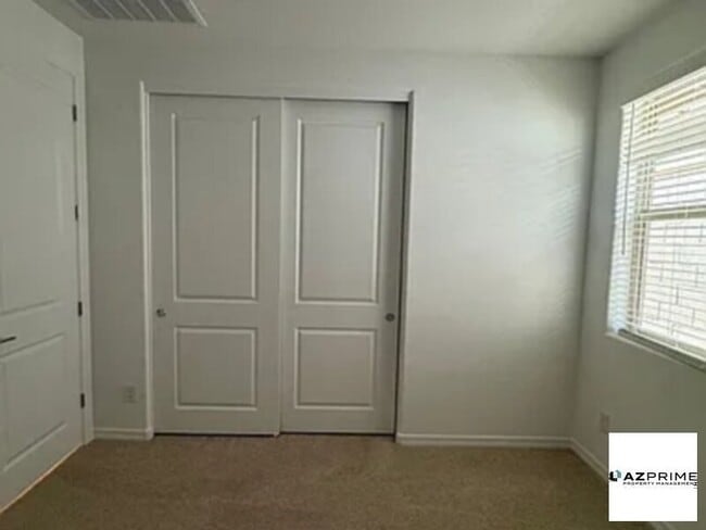 Building Photo - Nice Home