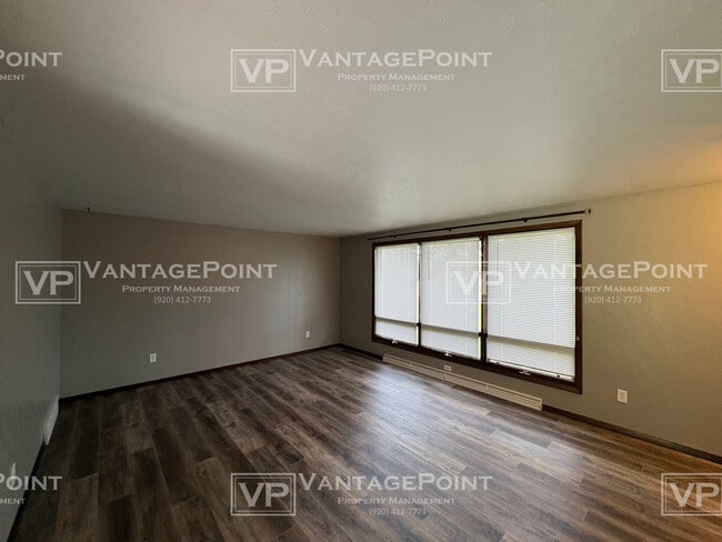 Building Photo - 4220 Hillcrest Dr