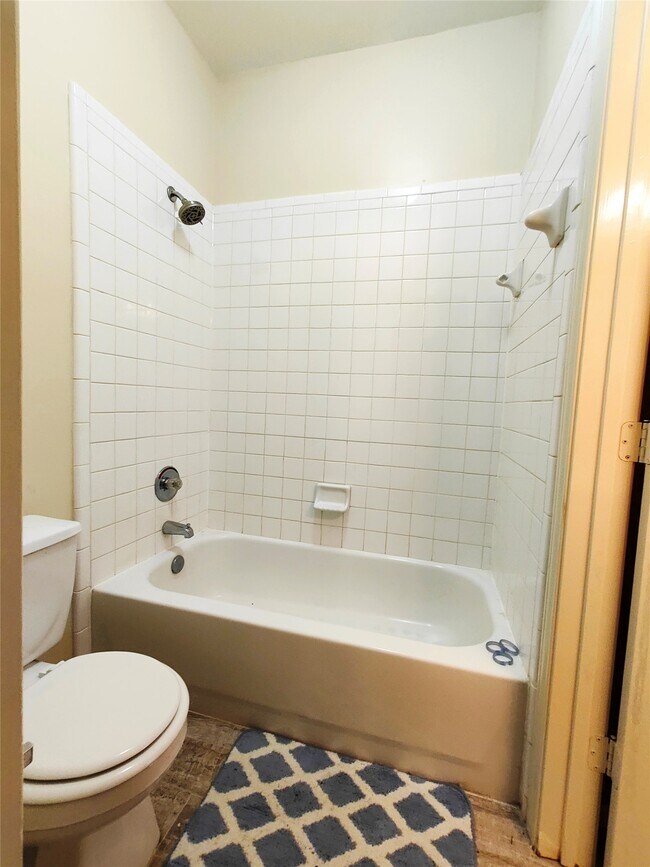 Building Photo - 7127 Bristol Ridge Dr