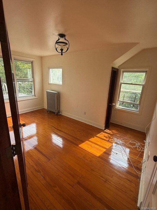 Building Photo - 149 W Kingsbridge Rd