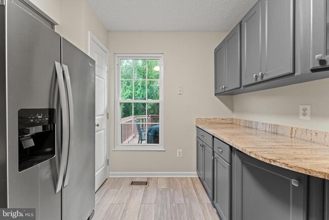 Building Photo - 144 Foxchase Dr