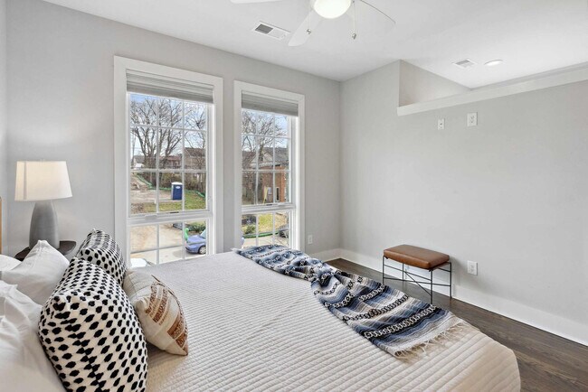 Building Photo - 3206 West End Cir