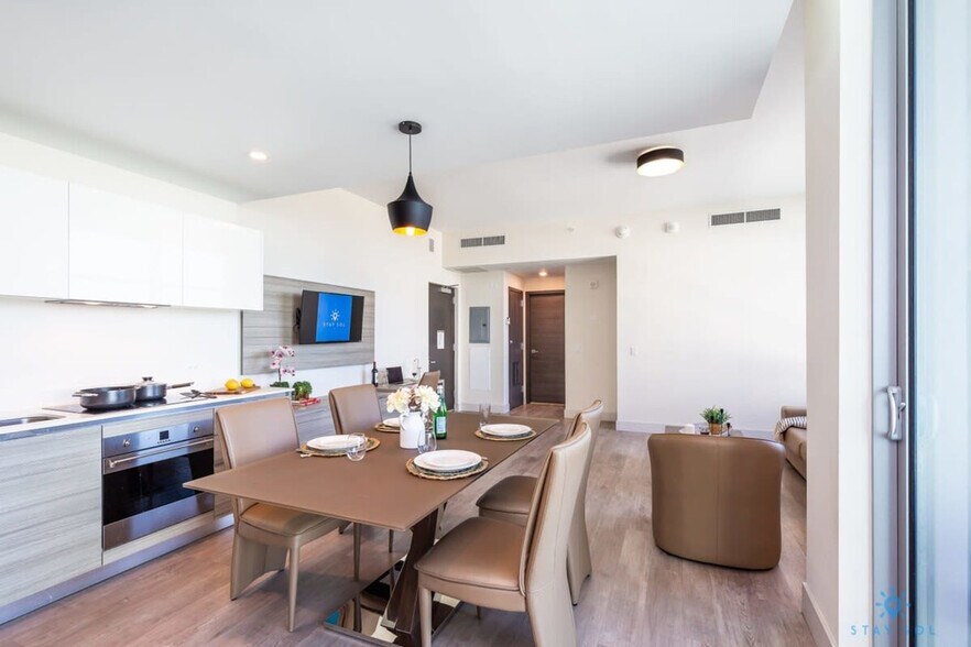 Building Photo - 777 N Ocean Dr