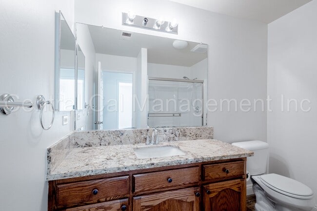 Building Photo - 4 Bedroom/2 Bath Home with an office and S...