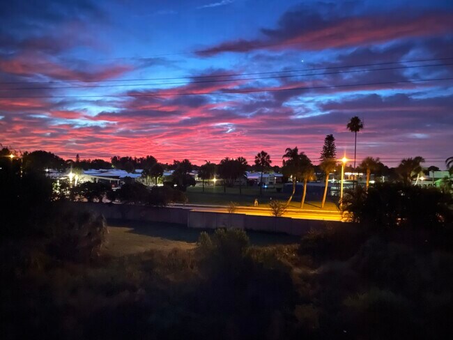 Building Photo - 7230 Hamilton Rd