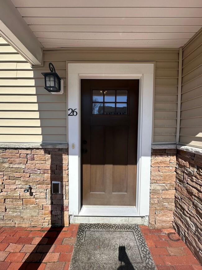 Building Photo - Spacious 3-Bedroom Townhouse in Prime Exet...