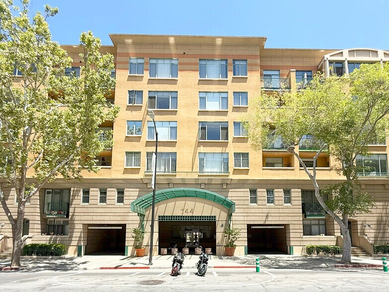 Building Photo - 144 S 3rd St