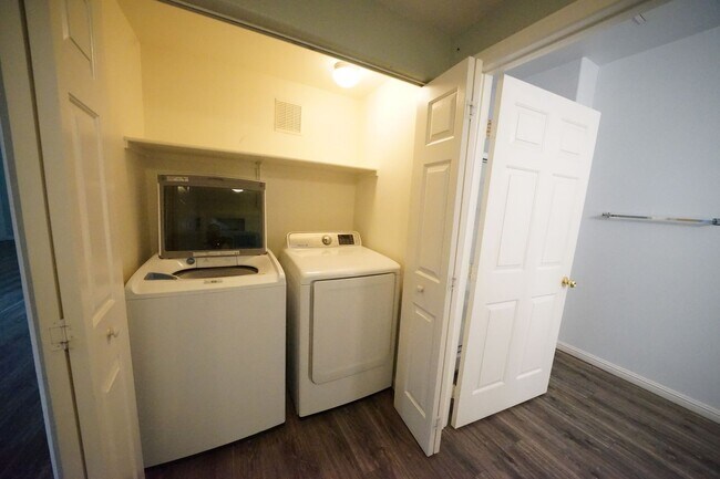 Building Photo - 833 Aspen Peak Loop