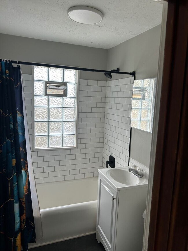 Building Photo - 3264 N 37th St