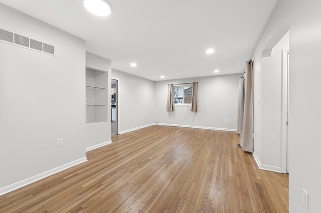 Building Photo - 17343 Pershing Ave