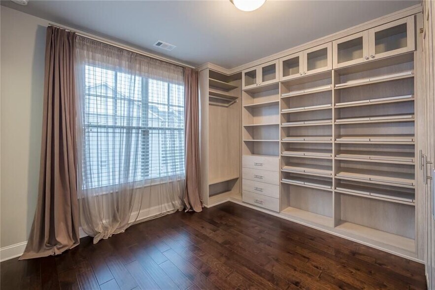 Building Photo - 4216 Deming Cir