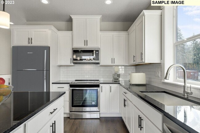 Building Photo - 748 Pinebreak