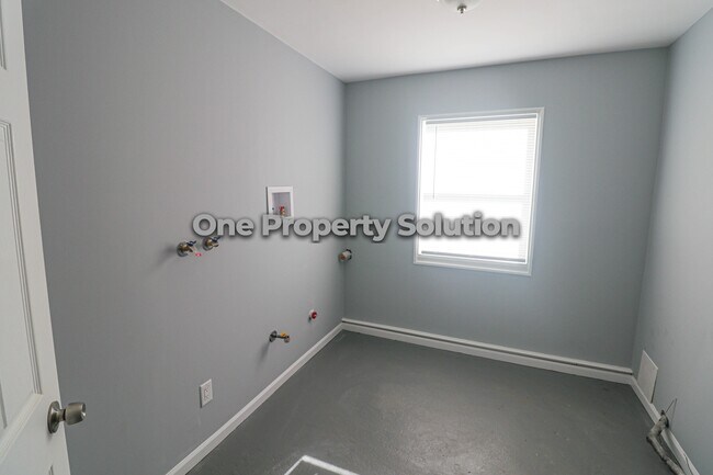 Building Photo - 3206 Kenwood St