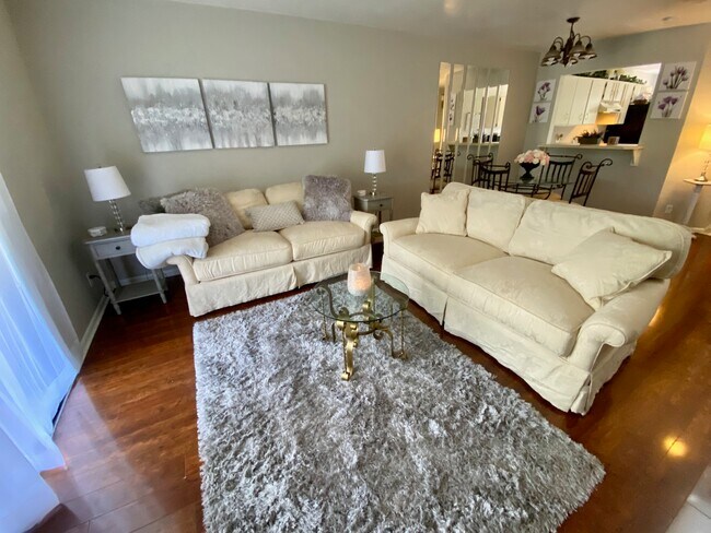 Building Photo - 251 Orange Grove Dr