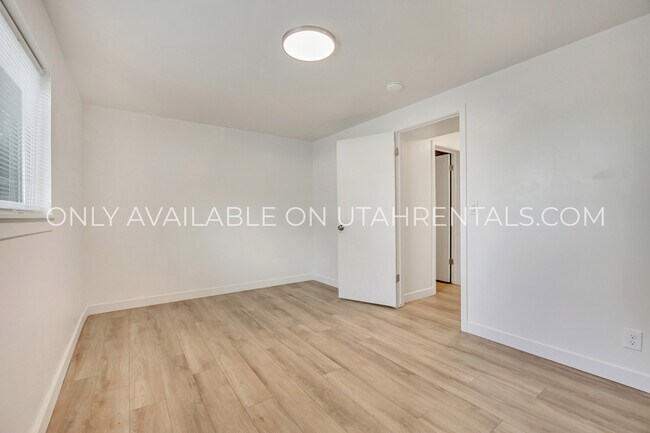Building Photo - 1533 S 450 E