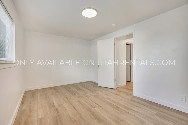 Building Photo - 1537 S 450 E