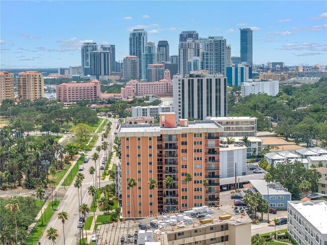 Building Photo - 1120 N Shore Dr NE