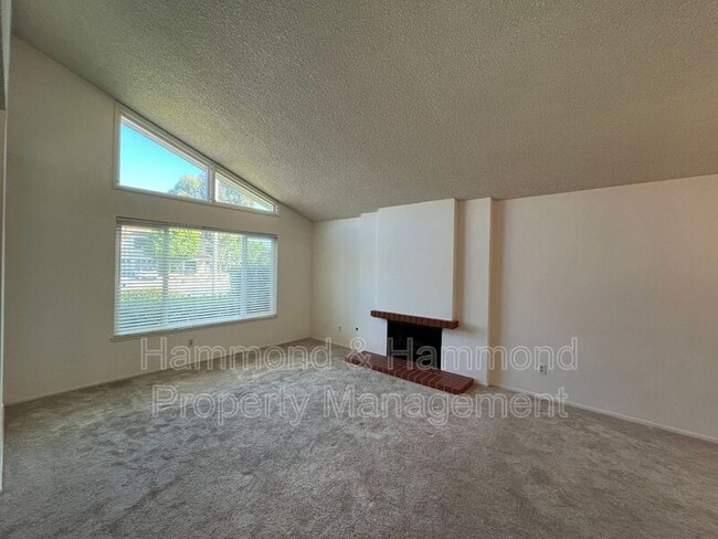 Building Photo - 11735 La Tierra Ct
