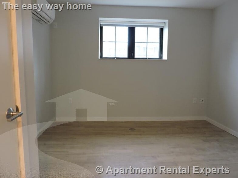 Building Photo - 10 Soden St