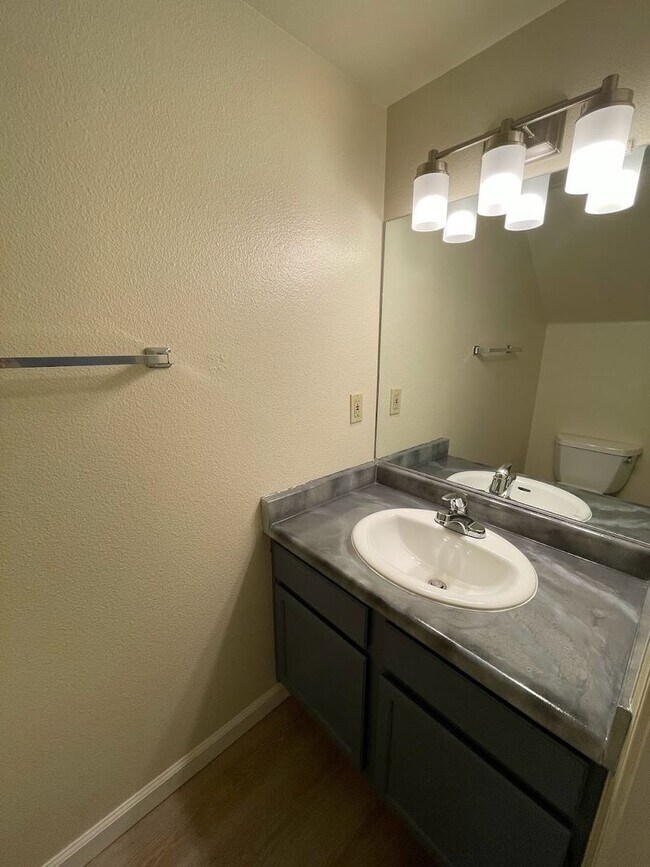 Building Photo - 3905 Pheasant Dr