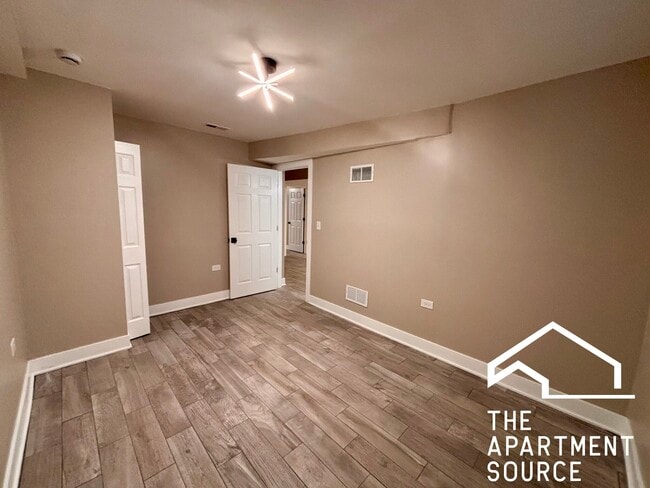 Building Photo - 3301 N Harding Ave